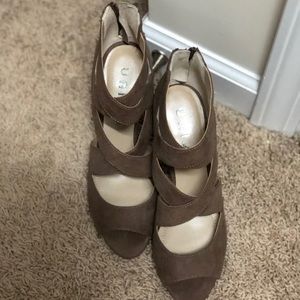 Unisa Back-zip Heels